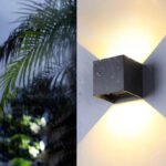 Vägglampa svart utomhus