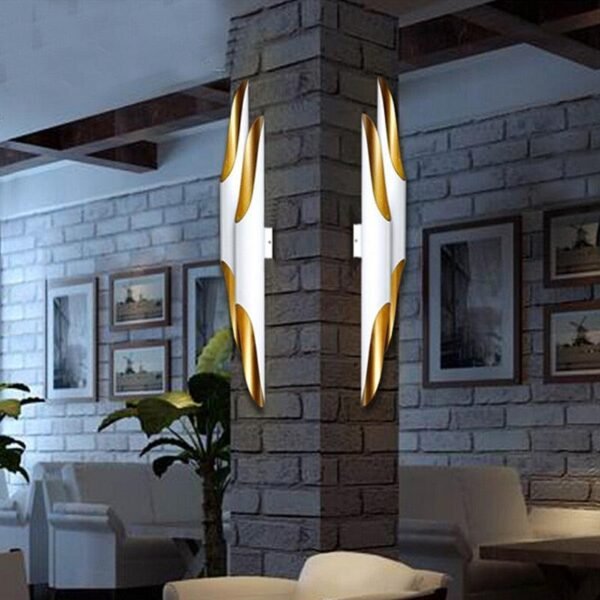 Stor vägglampa till hall