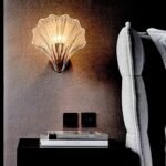 Snäckskalsformad vägglampa i glas och mässing - Bild 2