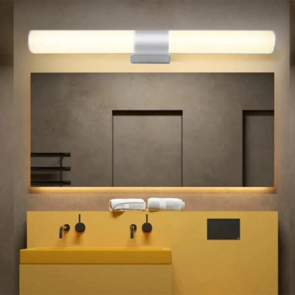 Vägglampa badrum mässing