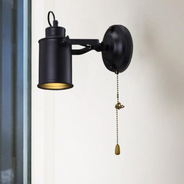 Gammaldags vägglampa inomhus