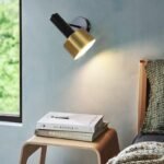 Vägglampa i mässing